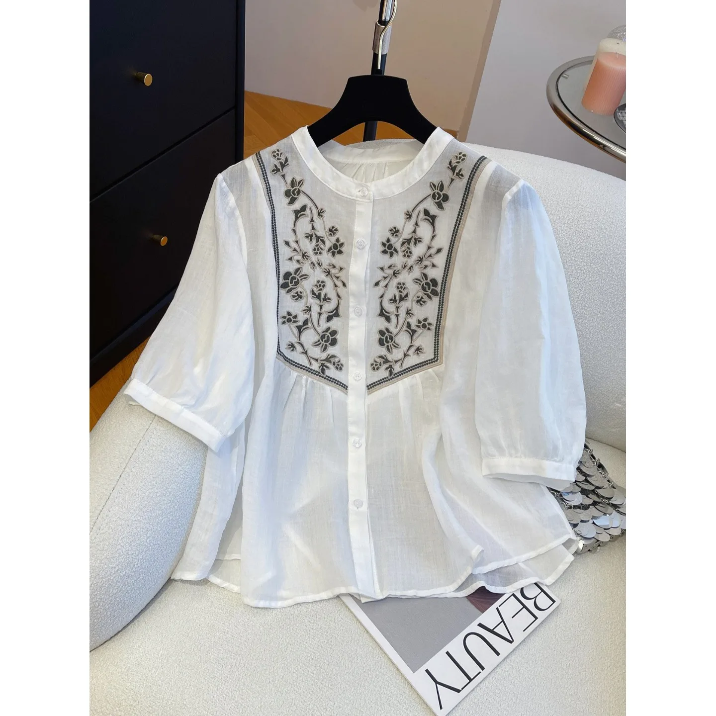 Large Size Embroidered Short Sleeve Shirt for Women Stylish Chinese Style Top Breathable Comfortable Summer Fashion Outerwear
Large Size Embroidered Short Sleeve Shirt for Women Stylish Chinese Style Top Breathable Comfortable Summer Fashion Outerwear