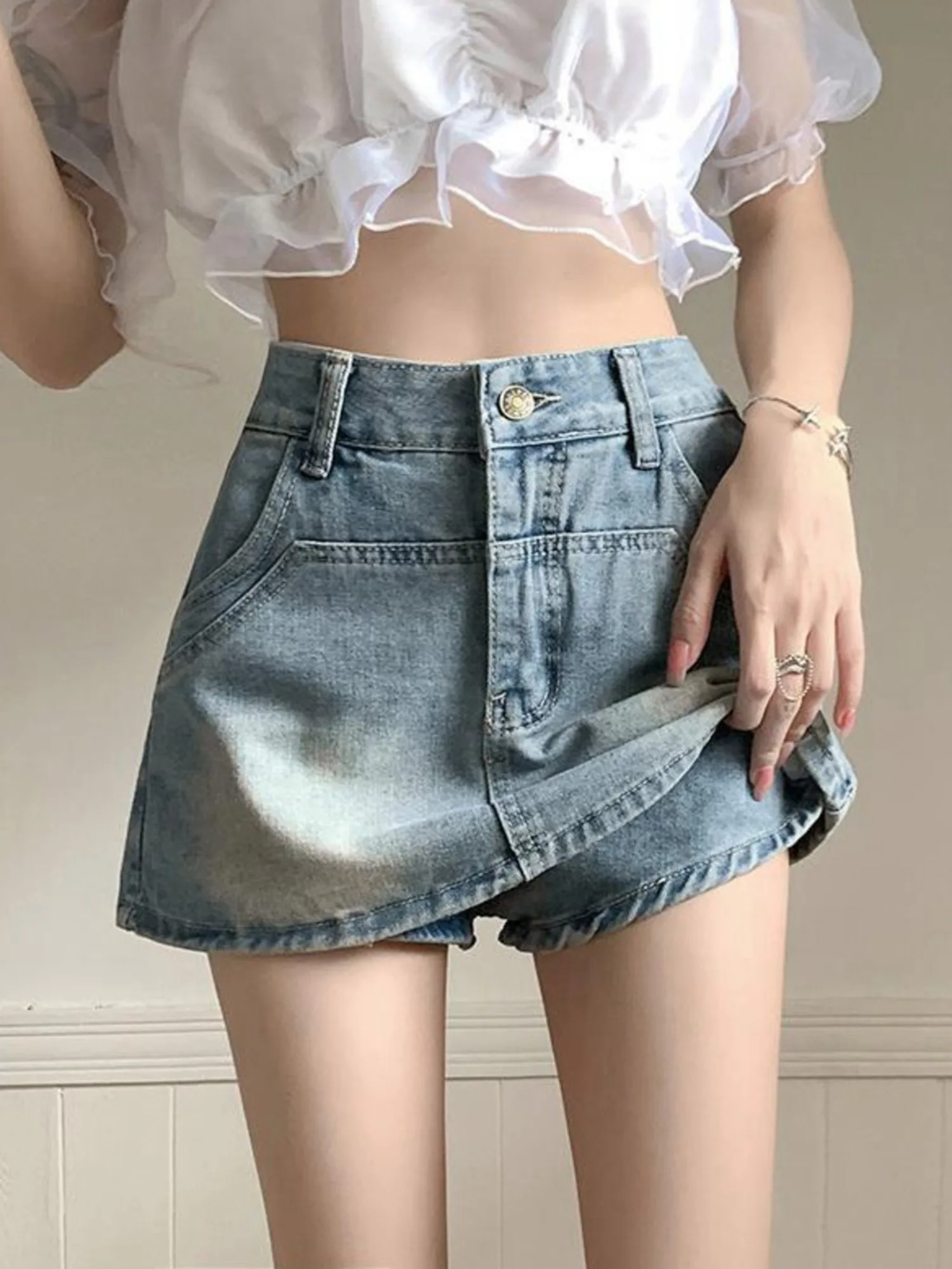 Women's High Waist Denim Skort — Vintage Washed Patch Pocket Shorts Skirt Hybrid
Women's High Waist Denim Skort — Vintage Washed Patch Pocket Shorts Skirt Hybrid
