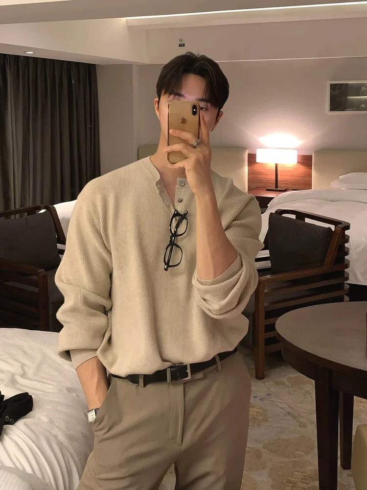 Korean Sle Henry Collar Knitwear Men's Loose Long Sve round Ne Wool Covering irt American Retro Faion Casual Wear
Korean Sle Henry Collar Knitwear Men's Loose Long Sve round Ne Wool Covering irt American Retro Faion Casual Wear