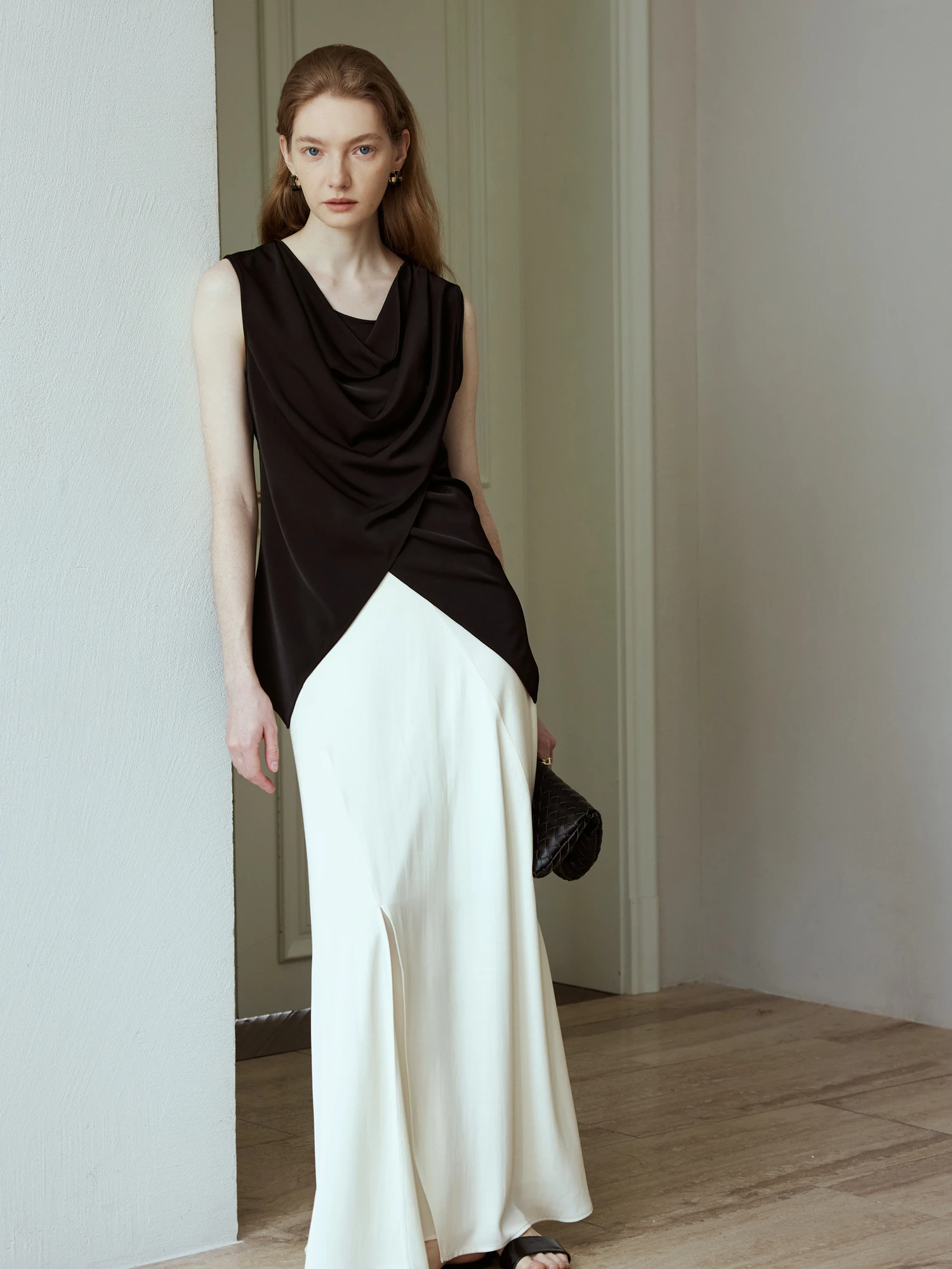 Elegant Black Sleeveless Vest Open Split Neckline Women's Fashion Polyester Fiber High-End Casual Luxury Style Summer Top
Elegant Black Sleeveless Vest Open Split Neckline Women's Fashion Polyester Fiber High-End Casual Luxury Style Summer Top