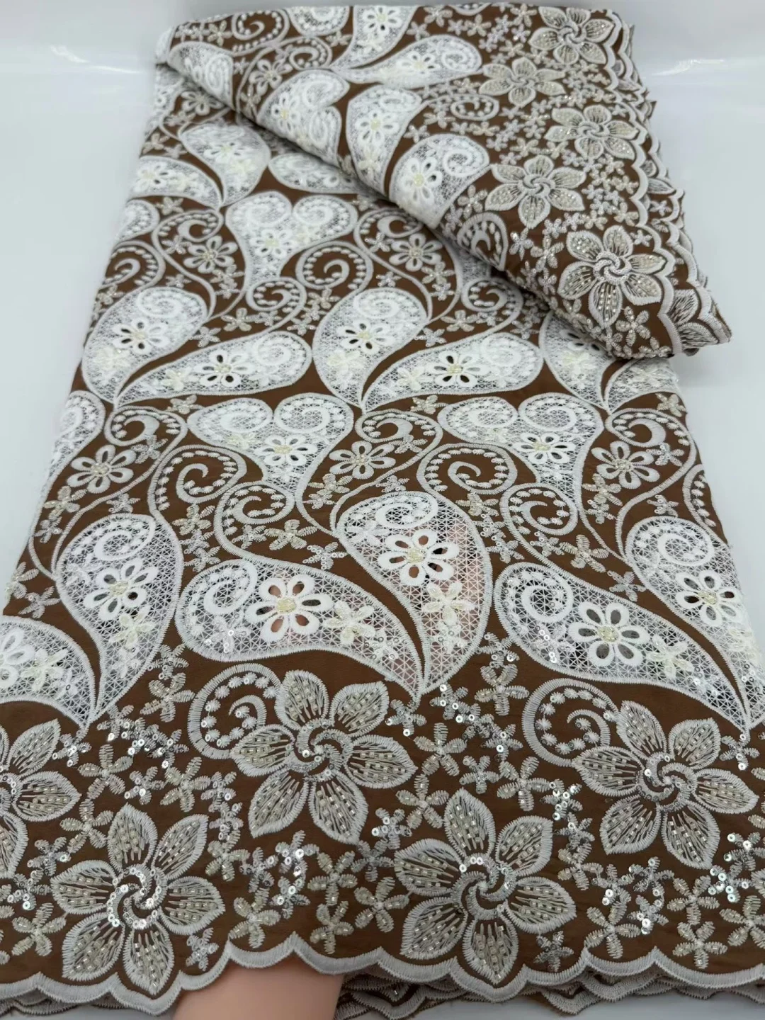 High Quality Swiss Voile Lace Fabric Floral Hollow Embroidery Rhinestones African Nigerian Material for Women Wedding Dress Sew
High Quality Swiss Voile Lace Fabric Floral Hollow Embroidery Rhinestones African Nigerian Material for Women Wedding Dress Sew