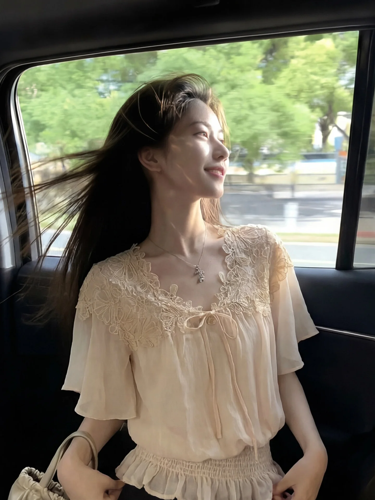 Sweet Summer Lace Trim V-neck Short Sleeve Shirt Women's Fashion Slimming Waist Tie Belted Blouse Korean Style Commute Wind
Sweet Summer Lace Trim V-neck Short Sleeve Shirt Women's Fashion Slimming Waist Tie Belted Blouse Korean Style Commute Wind