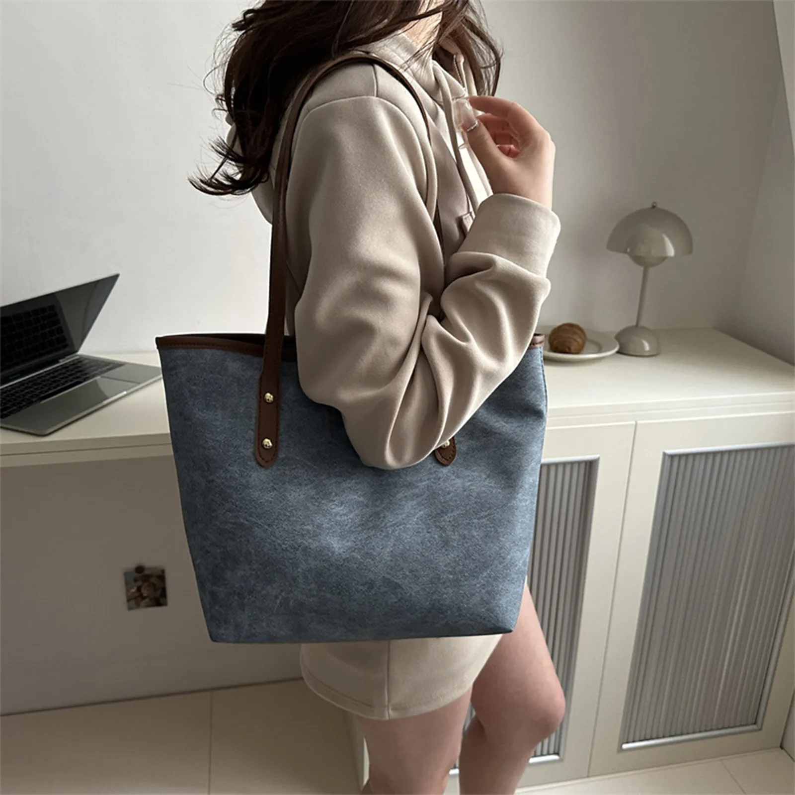 Women'S Large Capacity Tote Bag Pu Leather Commuter Shoulder Bag Solid Color Versatile Handbag For Daily Travel Shopping
Women'S Large Capacity Tote Bag Pu Leather Commuter Shoulder Bag Solid Color Versatile Handbag For Daily Travel Shopping
