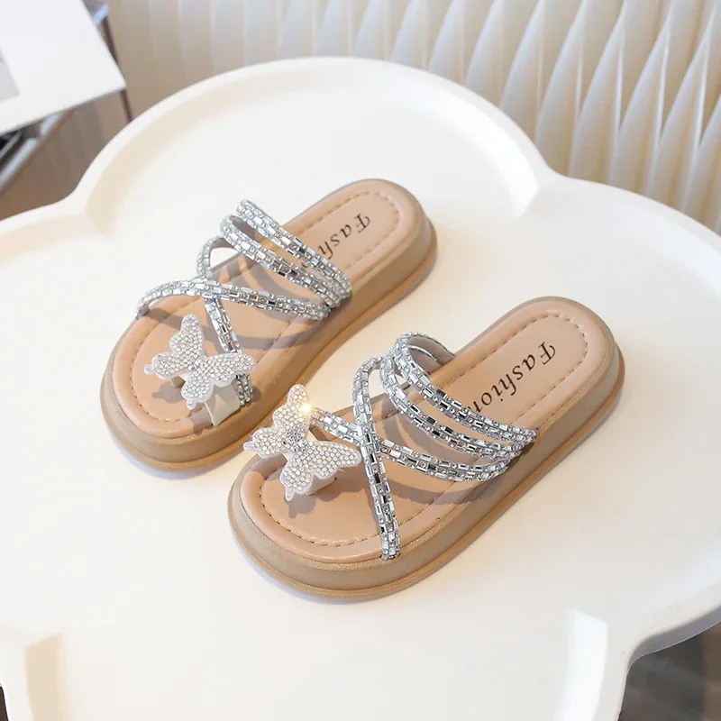 Girls Princess Shoes Shiny Crystal Butterfly 2025 Summer New Kids Slippers Toe Covering Girls Sandals Non-slip Comfortable Chic
Girls Princess Shoes Shiny Crystal Butterfly 2025 Summer New Kids Slippers Toe Covering Girls Sandals Non-slip Comfortable Chic