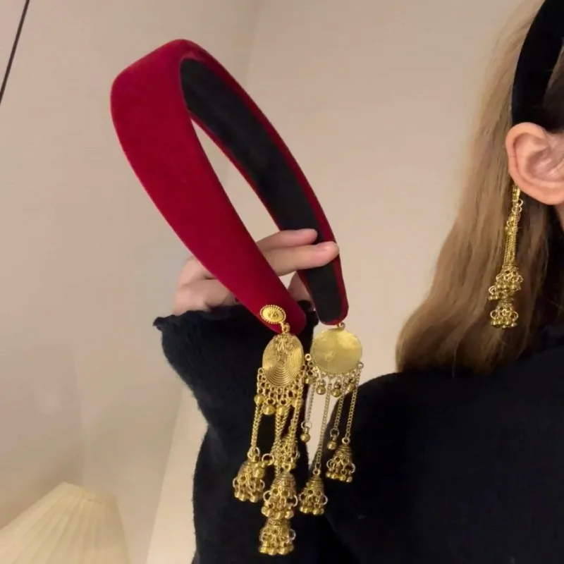 Бархатная повязка на голову с кисточками в китайском стиле в стиле ретро для женщин, новинка 2025, высококачественная заколка для волос в винтажном стиле и повязка на голову с принадлежностным устройством
Бархатная повязка на голову с кисточками в китайском стиле в стиле ретро для женщин, новинка 2025, высококачественная заколка для волос в винтажном стиле и повязка на голову с принадлежностным устройством