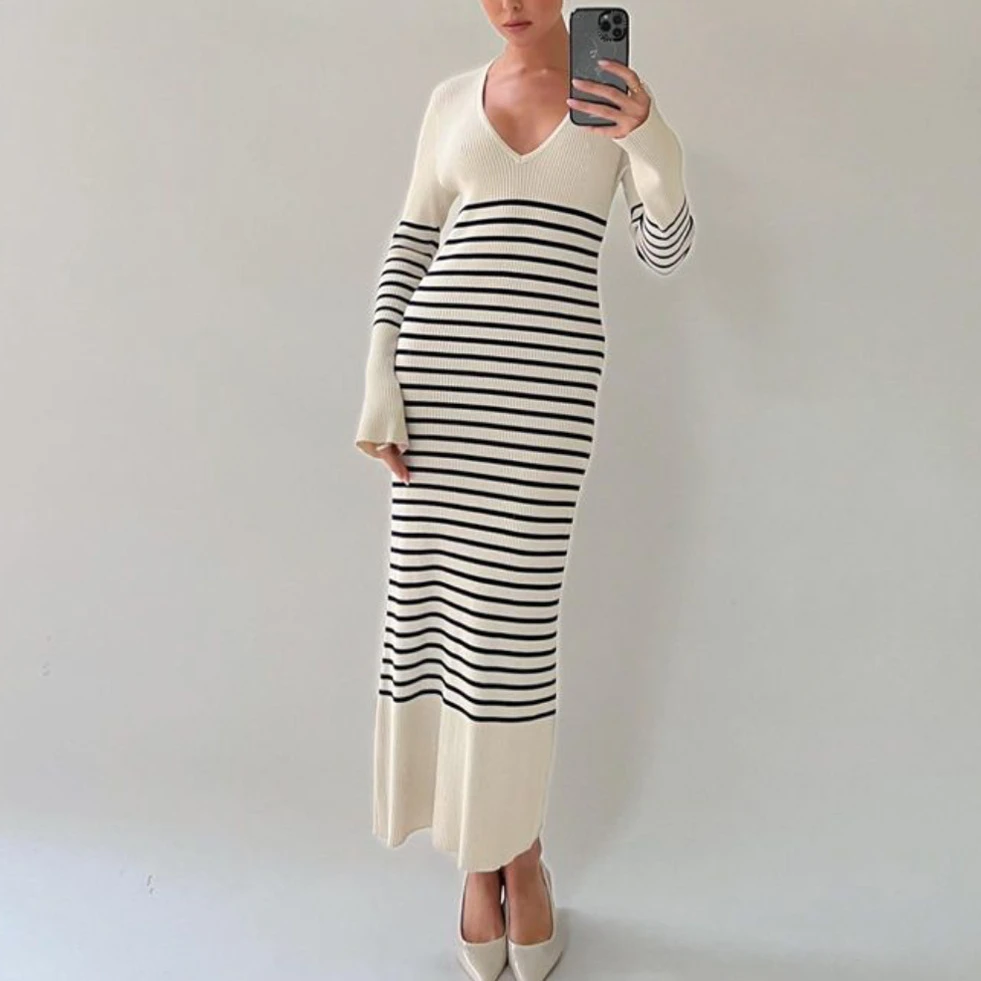 Autumn and Winter V-neck Fashion Striped Knitted Dress High Waist Slim Fit Long Sleeve Women's Bodycon Dress Casual Long Dresses
Autumn and Winter V-neck Fashion Striped Knitted Dress High Waist Slim Fit Long Sleeve Women's Bodycon Dress Casual Long Dresses