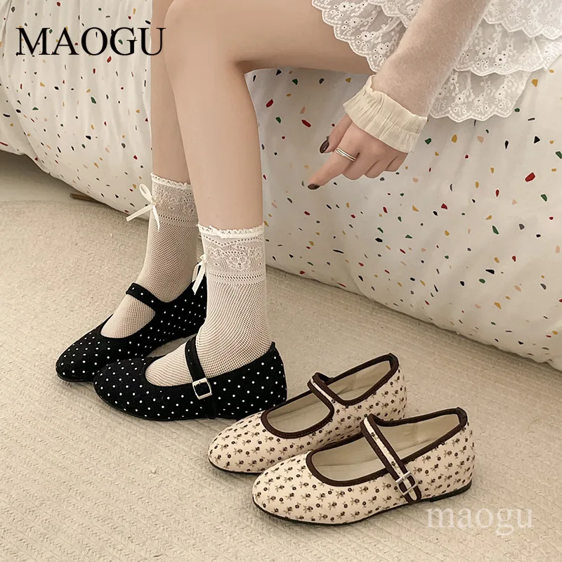 Милые женские туфли Мэри Джейн с цветочным принтом и точками, с круглым носком, на ремешке с пряжкой, балетки из мягкой ткани, удобные слипоны-лоферы
Милые женские туфли Мэри Джейн с цветочным принтом и точками, с круглым носком, на ремешке с пряжкой, балетки из мягкой ткани, удобные слипоны-лоферы