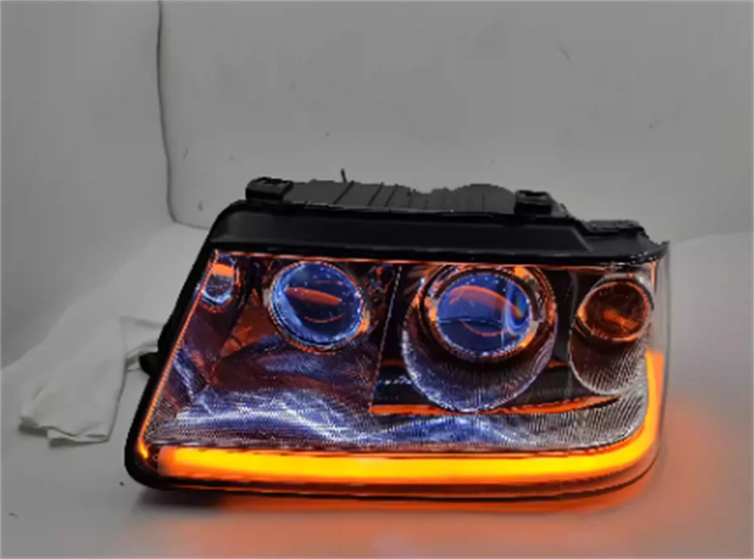 Led Headlight Angel Eye for Volkswagen vw santana Vista Daytime Running Light Turn Signal
Led Headlight Angel Eye for Volkswagen vw santana Vista Daytime Running Light Turn Signal