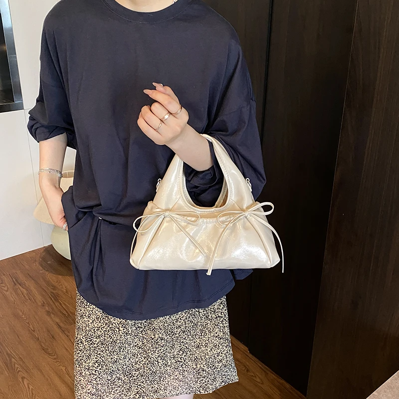 High Quality Texture Summer Niche Design Pure Color Simple Shoulder Crossbody Bag Hand-Held Dumpling Bag Women
High Quality Texture Summer Niche Design Pure Color Simple Shoulder Crossbody Bag Hand-Held Dumpling Bag Women