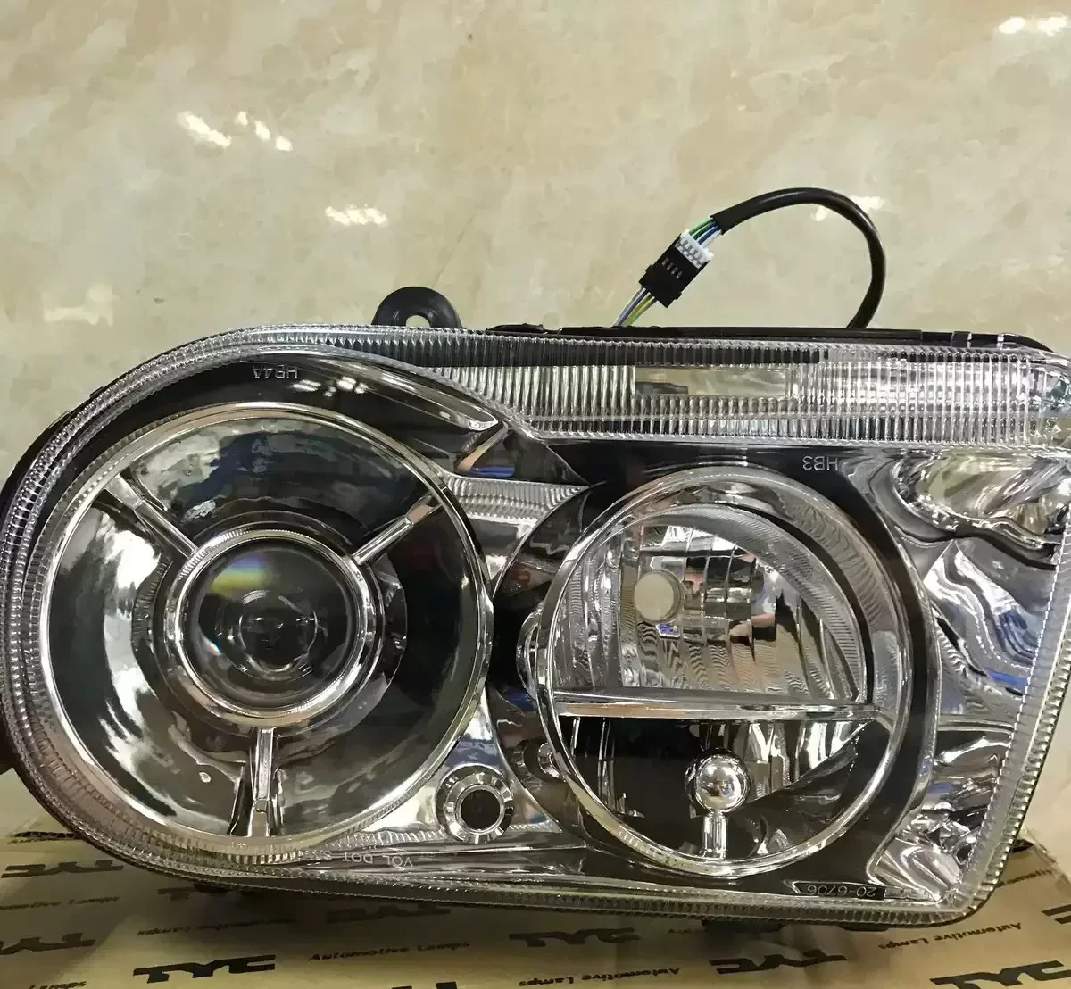 Car Front Led Headlight half assembly Daytime Running DRL Head lamp Low High Beam for Chrysler 300C 2005-12
Car Front Led Headlight half assembly Daytime Running DRL Head lamp Low High Beam for Chrysler 300C 2005-12