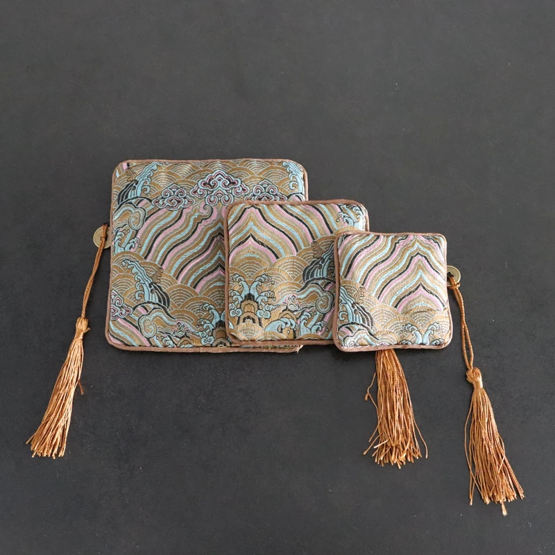 3 Size Zipper Chinese Silk Brocade Earring Ring Gift Pouch Bags Square Bracelet Necklace Storage Pouches Jewelry Packaging 10pcs
3 Size Zipper Chinese Silk Brocade Earring Ring Gift Pouch Bags Square Bracelet Necklace Storage Pouches Jewelry Packaging 10pcs