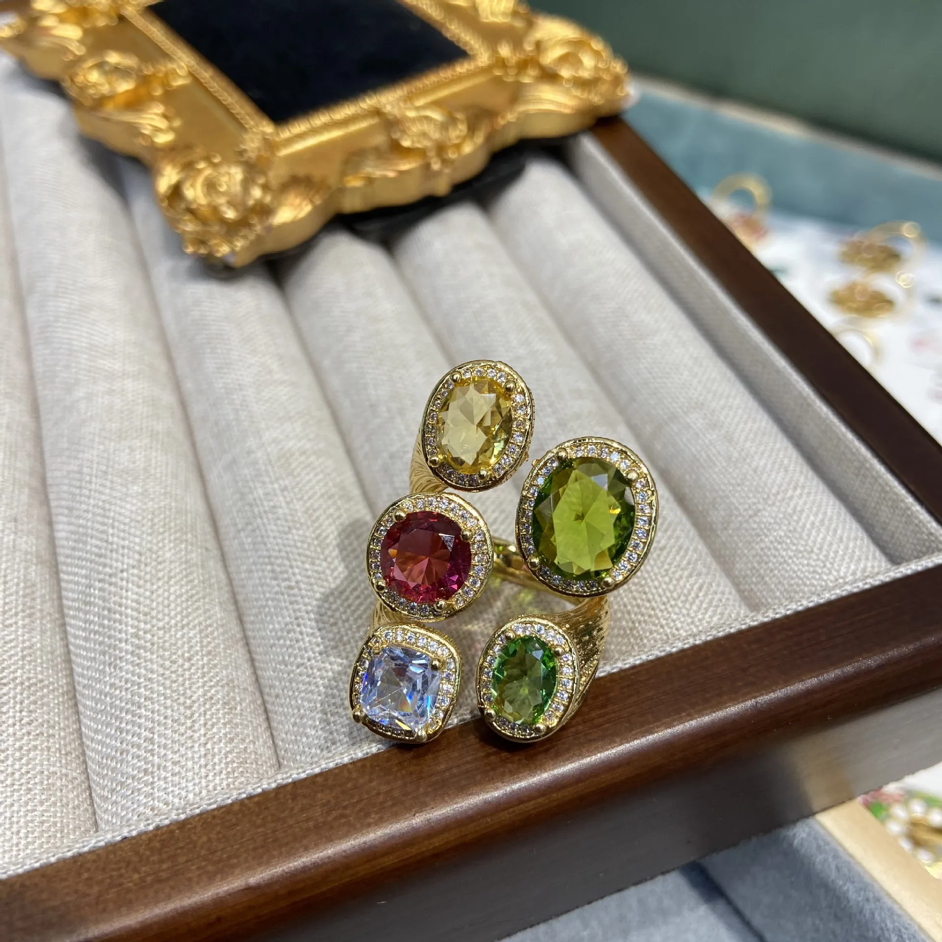 Retro electroplated inlaid zirconia ladies' ring
Retro electroplated inlaid zirconia ladies' ring