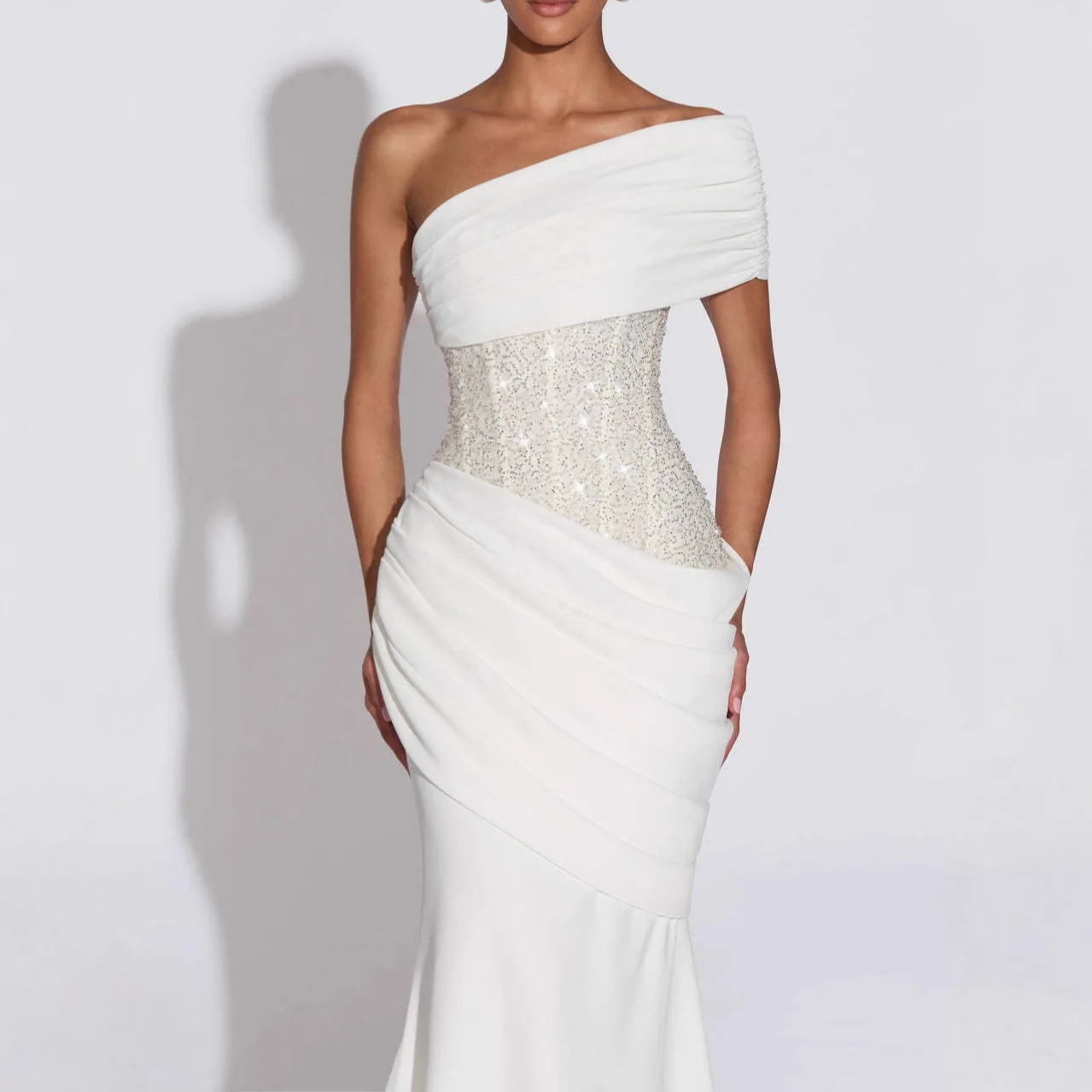 Elegant Shiny One-Shoulder Pleated Evening Gown Backless Maxi Dress with Diagonal Collar for Celebrity Formal Events And Banquet
Elegant Shiny One-Shoulder Pleated Evening Gown Backless Maxi Dress with Diagonal Collar for Celebrity Formal Events And Banquet
