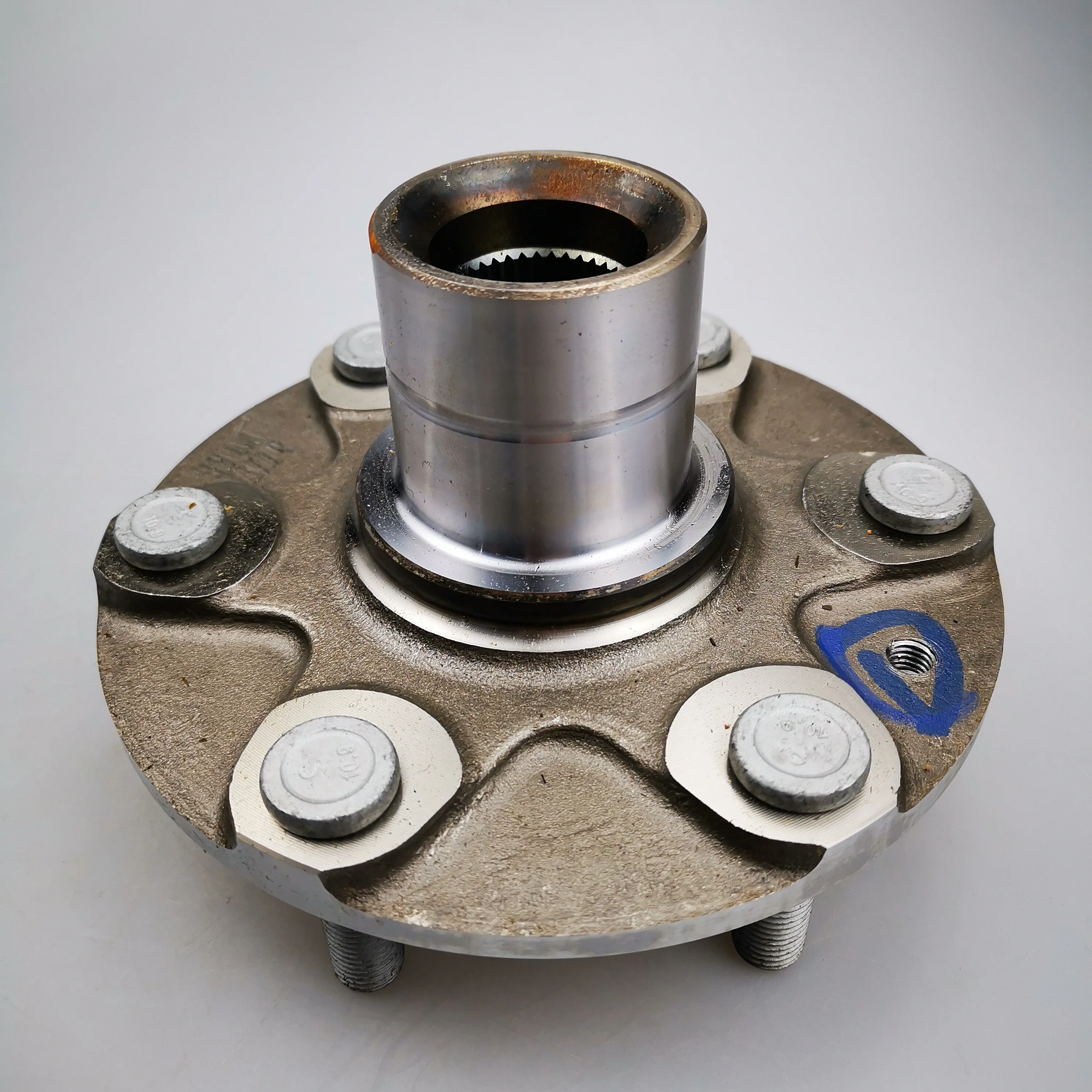 SAIC MAXUS T60 Original Front Wheel Hub Assembly C00052284
SAIC MAXUS T60 Original Front Wheel Hub Assembly C00052284