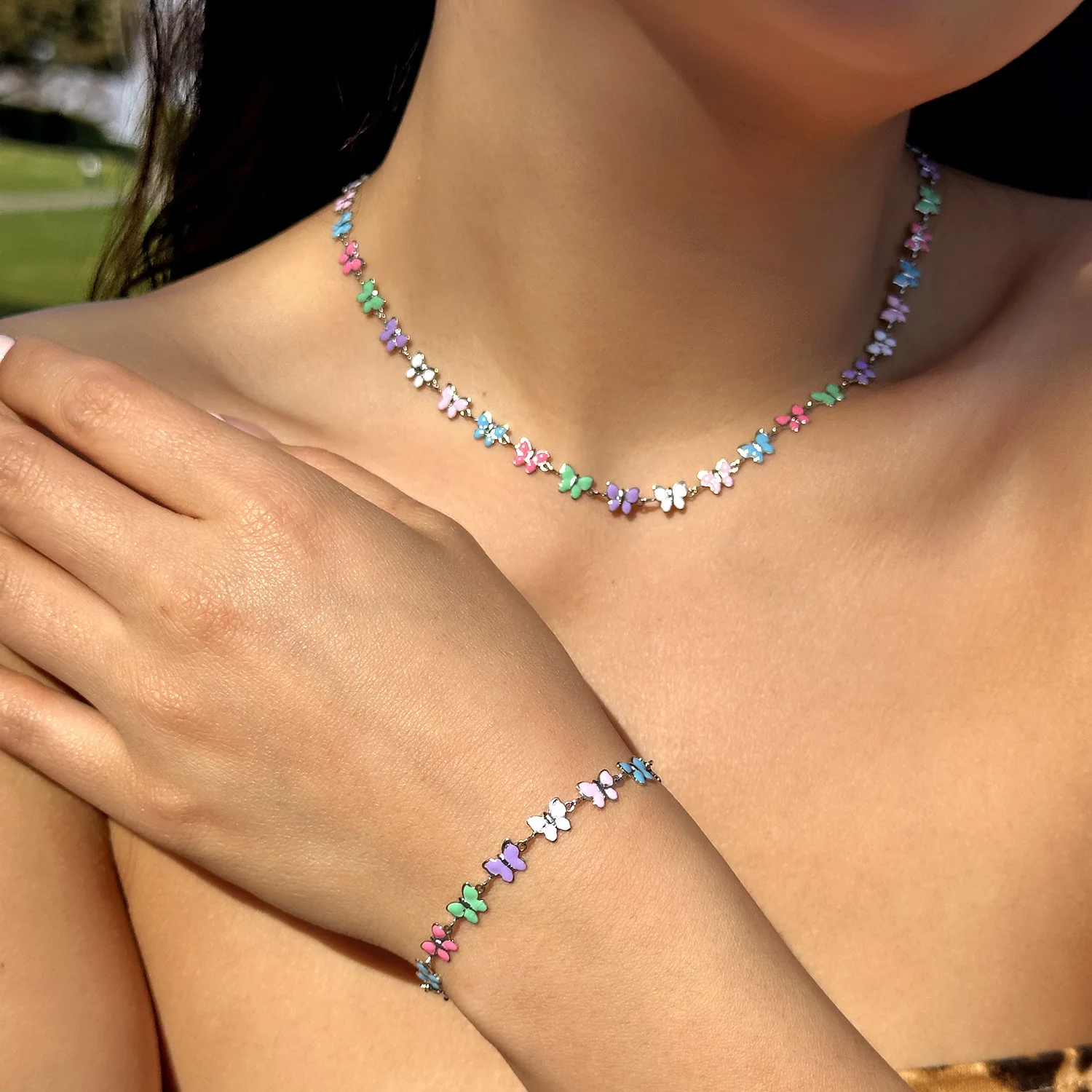 Trendy Metal Collarbone Necklace Bracelets Jewelry Accessories for Women Vintage Oil-Dripping Colorful Butterfly Necklace Gift
Trendy Metal Collarbone Necklace Bracelets Jewelry Accessories for Women Vintage Oil-Dripping Colorful Butterfly Necklace Gift
