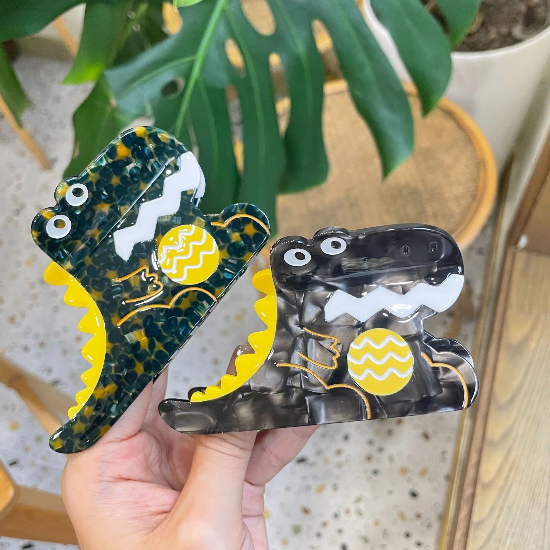New Cartoon Crocodile Hair Claw Acetate Cute Design Claw Clip Creative Medium Size Hair Claws Hair Accessories for Women Girls
New Cartoon Crocodile Hair Claw Acetate Cute Design Claw Clip Creative Medium Size Hair Claws Hair Accessories for Women Girls