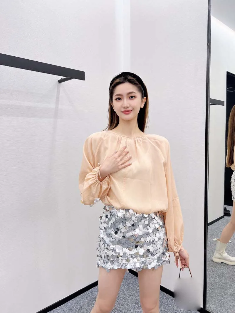 Korean style women's shirts are fashionable, loose, simple, efficient, slimming, round neck shirts, and base shirts
Korean style women's shirts are fashionable, loose, simple, efficient, slimming, round neck shirts, and base shirts