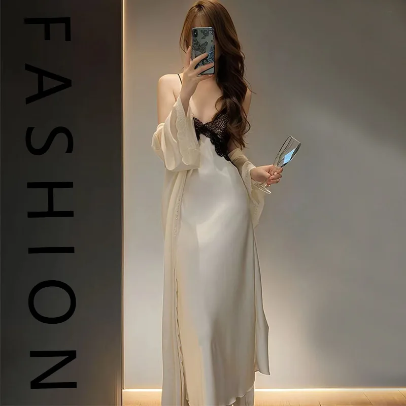 Сексуальная женская пижама из ледяного шелка, тонкий стиль с накладкой на грудь, длинный стиль, бретелька выше колена, одежда для отдыха с чистым желанием, французские подтяжки
Сексуальная женская пижама из ледяного шелка, тонкий стиль с накладкой на грудь, длинный стиль, бретелька выше колена, одежда для отдыха с чистым желанием, французские подтяжки