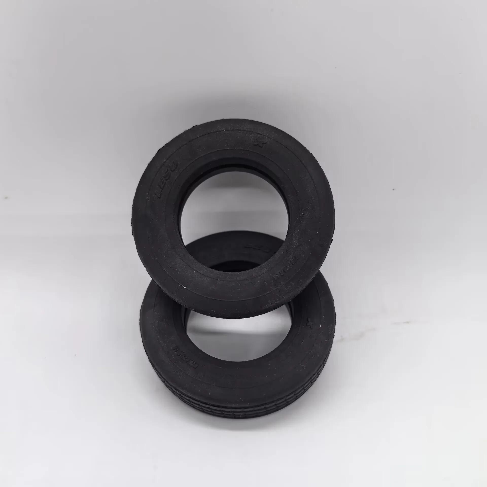 Truck Parts 1/14 Truck Small Tires S-1287-1 Diameter 52MM High-Quality Rubber Tread Suitable for LESU Semi-Trailers
Truck Parts 1/14 Truck Small Tires S-1287-1 Diameter 52MM High-Quality Rubber Tread Suitable for LESU Semi-Trailers