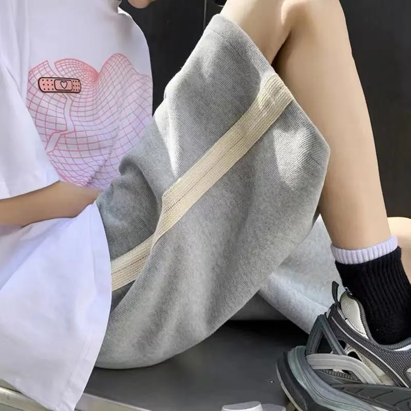 Шорты женские винтажные фигурщики в американском кампусном стиле с высокой талией и широкими штанинами, джинсовые шорты с закрученным подолом, университетские спортивные шорты свободного покроя для девочек
Шорты женские винтажные фигурщики в американском кампусном стиле с высокой талией и широкими штанинами, джинсовые шорты с закрученным подолом, университетские спортивные шорты свободного покроя для девочек