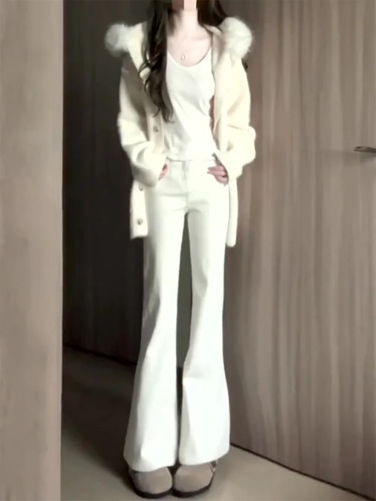 Белые расклешенные джинсы на подкладке, женские утягивающие эластичные широкие джинсовые брюки с высокой талией, повседневные, удобные, дышащие
Белые расклешенные джинсы на подкладке, женские утягивающие эластичные широкие джинсовые брюки с высокой талией, повседневные, удобные, дышащие