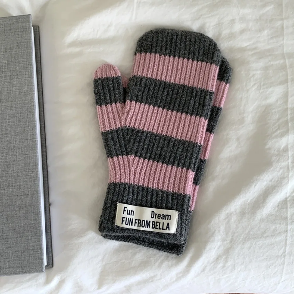 Fashion Thickened Winter Warm Riding Gloves Preppy Korean Striped Gloves Lengthened Cold-proof Electric Vehicle Gloves Women
Fashion Thickened Winter Warm Riding Gloves Preppy Korean Striped Gloves Lengthened Cold-proof Electric Vehicle Gloves Women