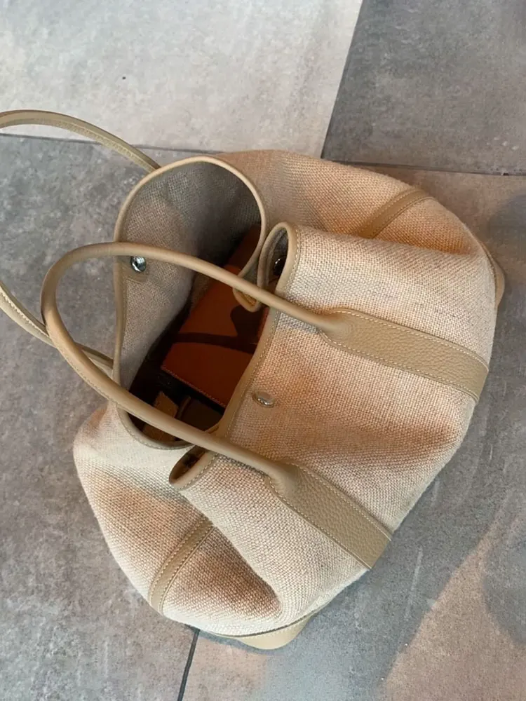 Khaki Linen Large Capacity Tote Bag Women's 2026 New High-End Handbag Single Shoulder Garden Bag Summer Fashion Trend
Khaki Linen Large Capacity Tote Bag Women's 2026 New High-End Handbag Single Shoulder Garden Bag Summer Fashion Trend