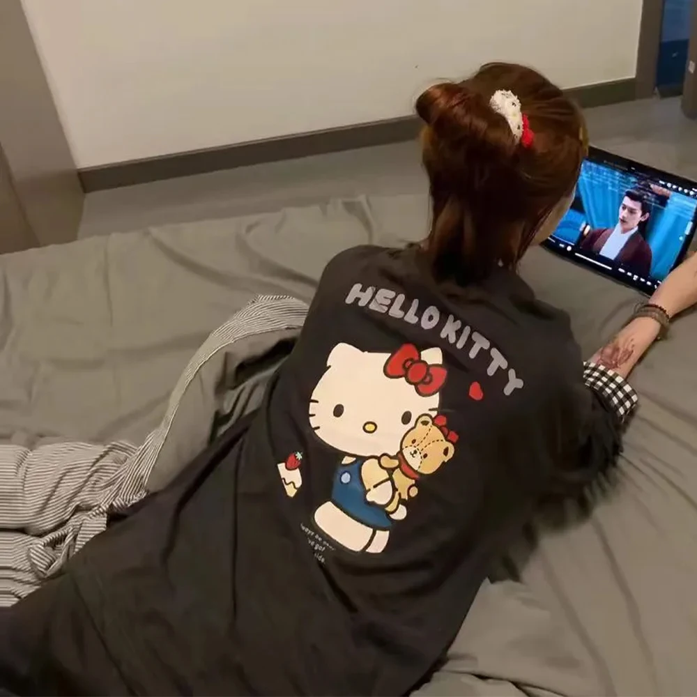 Kawaii Hello Kitty женский хлопковый пижамный костюм Sanrio аниме весенне-осенняя домашняя одежда для девочек ночная рубашка с героями мультфильмов топы с длинными рукавами брюки
Kawaii Hello Kitty женский хлопковый пижамный костюм Sanrio аниме весенне-осенняя домашняя одежда для девочек ночная рубашка с героями мультфильмов топы с длинными рукавами брюки