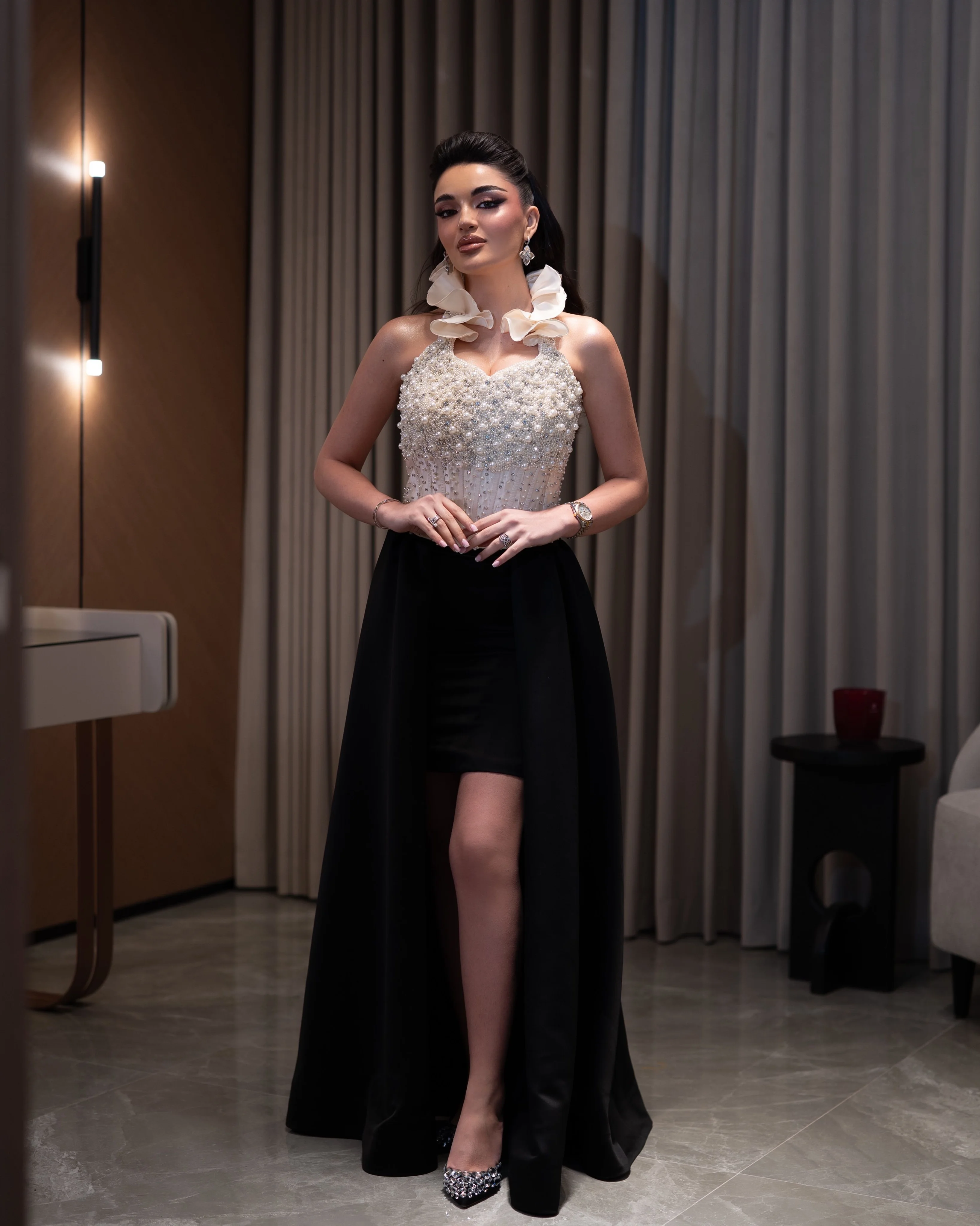 Customized Black Halter Neck Prom Dress for Women Beaded Corset Top with Overskirt Formal Party Gown
Customized Black Halter Neck Prom Dress for Women Beaded Corset Top with Overskirt Formal Party Gown