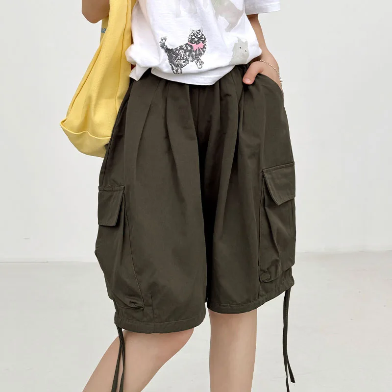 Широкие шорты-карго в японском стиле, женские повседневные свободные шорты с большим карманом на шнурке, уличная одежда в стиле ретро, брюки до колена в стиле хип-хоп
Широкие шорты-карго в японском стиле, женские повседневные свободные шорты с большим карманом на шнурке, уличная одежда в стиле ретро, брюки до колена в стиле хип-хоп
