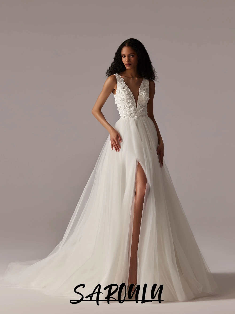 SAROULU White Tank Sleeves Modern Sheer Wedding Dress Sexy High Slit Dreamy Appliques A Line Customized Low Back Bride Dresses
SAROULU White Tank Sleeves Modern Sheer Wedding Dress Sexy High Slit Dreamy Appliques A Line Customized Low Back Bride Dresses