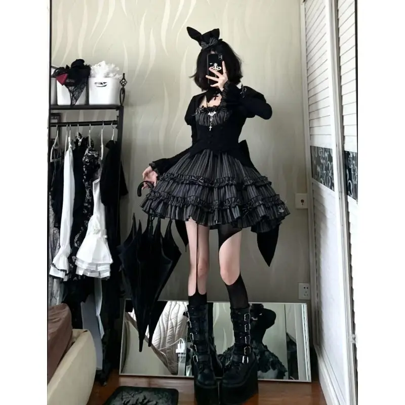 Autumn Witch Dark Style Halloween Lolita False Two-Piece Patchwork Sleeve Top Striped Skirt Outfit
Autumn Witch Dark Style Halloween Lolita False Two-Piece Patchwork Sleeve Top Striped Skirt Outfit