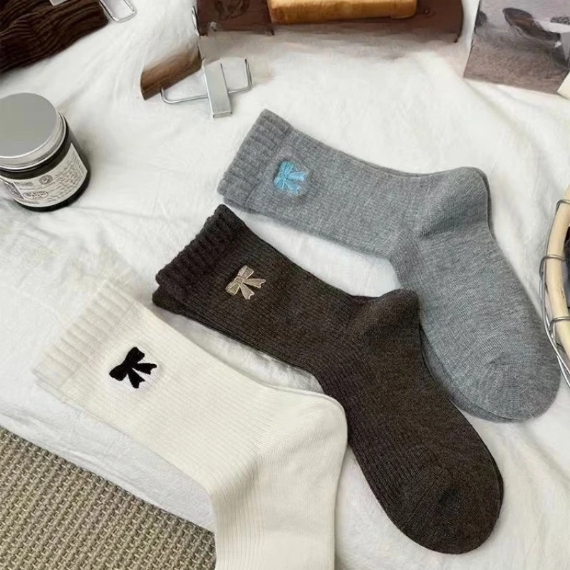 3 pairs of women's spring autumn mid tube socks with bow ties long tube women's autumn winter warm simple comfortable socks
3 pairs of women's spring autumn mid tube socks with bow ties long tube women's autumn winter warm simple comfortable socks