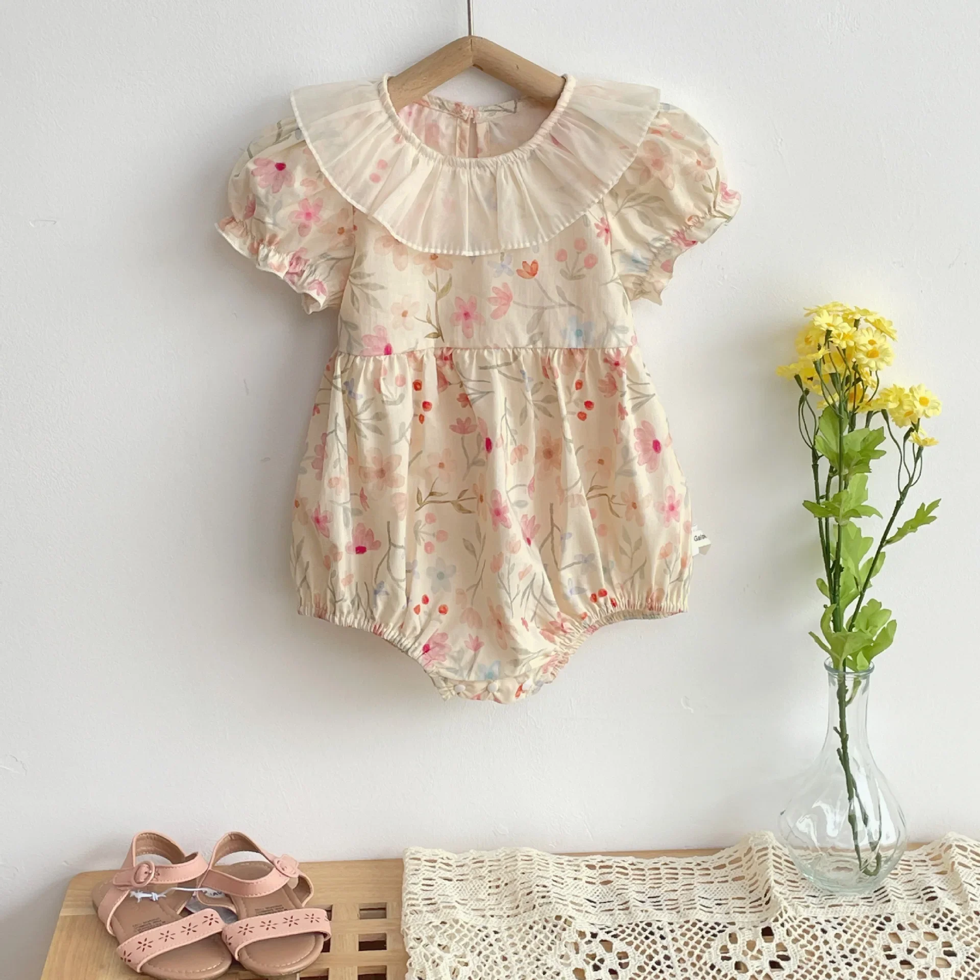 Summer Embroidered Flower Baby's Yarn Skirt Crawler Clothing Newborn Mesh A-class Ins Wind Outdoor Crawler Clothing
Summer Embroidered Flower Baby's Yarn Skirt Crawler Clothing Newborn Mesh A-class Ins Wind Outdoor Crawler Clothing