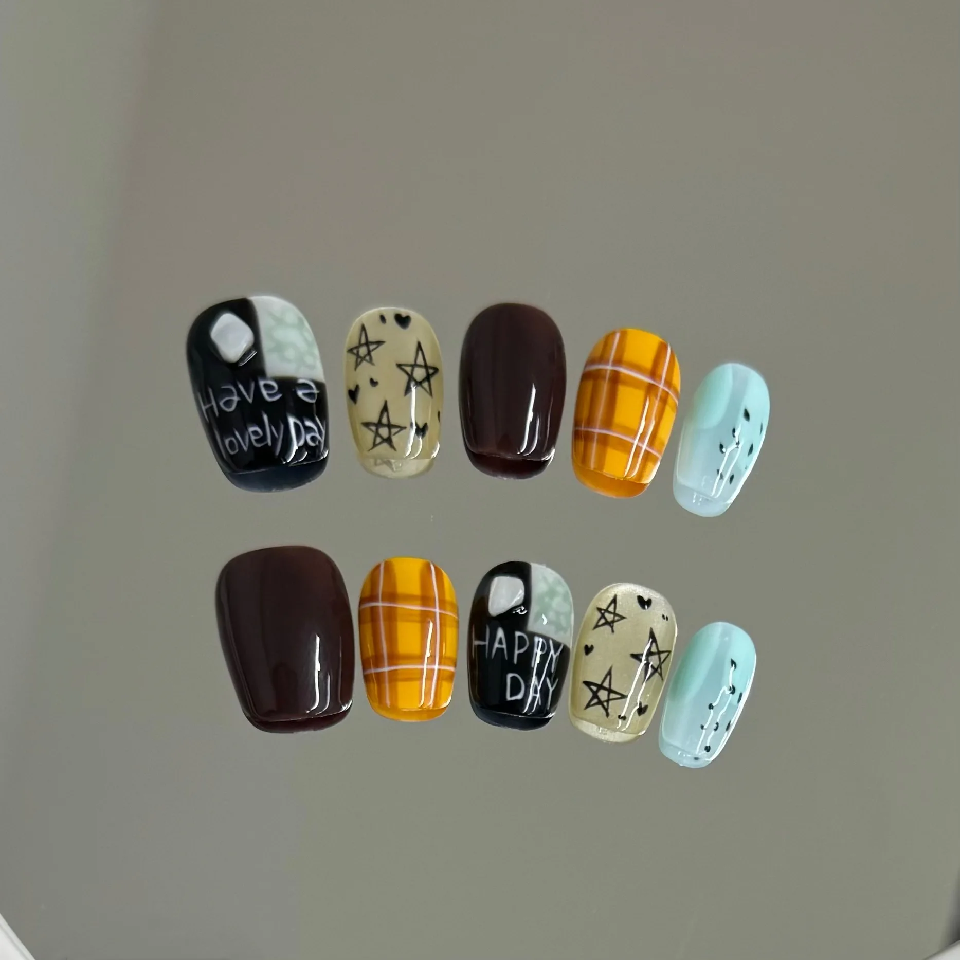 10PCS Cute Short Coffin Press on Nails with Hand-drawn Star Checkered Patterns Handmade Fake Nails Mixed Color Sweet Cool Nails
10PCS Cute Short Coffin Press on Nails with Hand-drawn Star Checkered Patterns Handmade Fake Nails Mixed Color Sweet Cool Nails