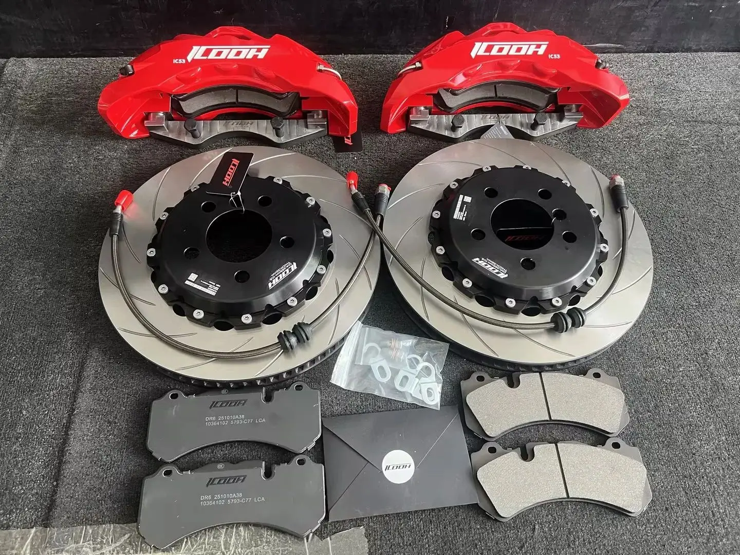 High-performance IC5 6-piston brake caliper kit with 355mm brake discs suitable for VW Golf Mk7 Gti
High-performance IC5 6-piston brake caliper kit with 355mm brake discs suitable for VW Golf Mk7 Gti