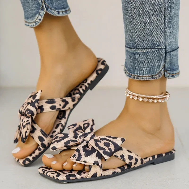 2025 Summer Women's Slippers Leopard Print Butterfly-knot Flat Heel Plus Size Outdoor Casual Daily Sandals Women Zapatos Mujer
2025 Summer Women's Slippers Leopard Print Butterfly-knot Flat Heel Plus Size Outdoor Casual Daily Sandals Women Zapatos Mujer