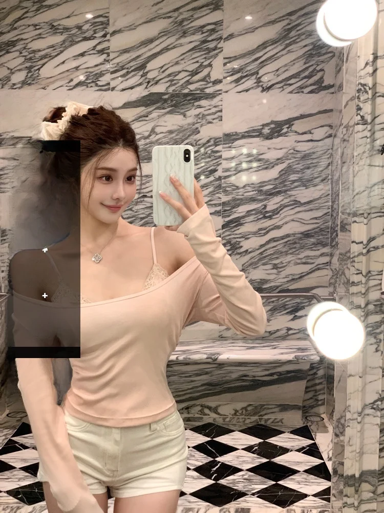 Розовая женская футболка с длинным рукавом, имитация двухслойности, с кружевной отделкой, облегающая, из смесового хлопка, весенняя, вязаная, модная, для создания эффекта «чистого желания»
Розовая женская футболка с длинным рукавом, имитация двухслойности, с кружевной отделкой, облегающая, из смесового хлопка, весенняя, вязаная, модная, для создания эффекта «чистого желания»