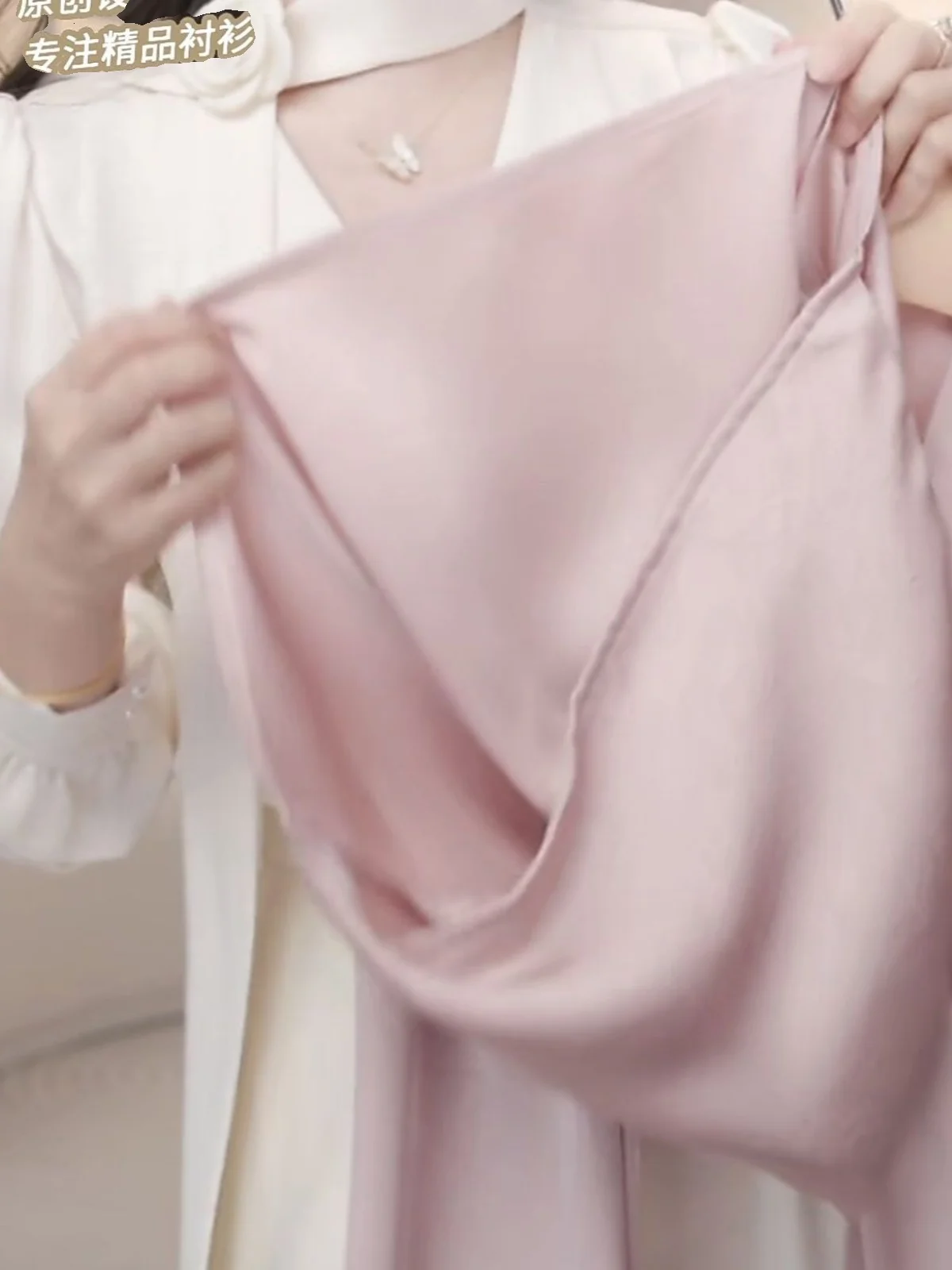 Женская осенняя новинка: профессиональная офисная блузка с V-образным вырезом, длинным рукавом, свободного кроя, в корейском стиле, с пуговицами
Женская осенняя новинка: профессиональная офисная блузка с V-образным вырезом, длинным рукавом, свободного кроя, в корейском стиле, с пуговицами