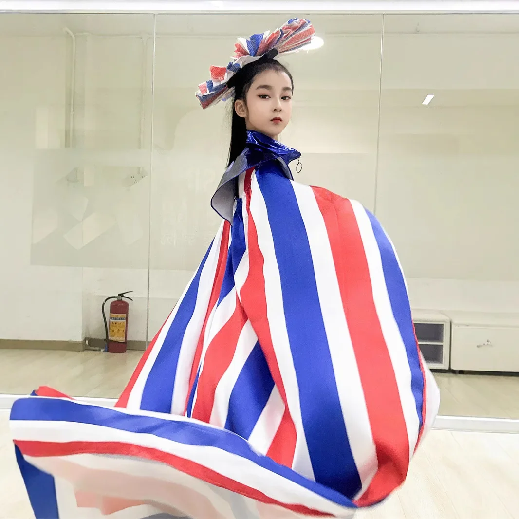 Girls' three-color trendy clothes children's creative clothing blue, white and red vertical striped cape set
Girls' three-color trendy clothes children's creative clothing blue, white and red vertical striped cape set