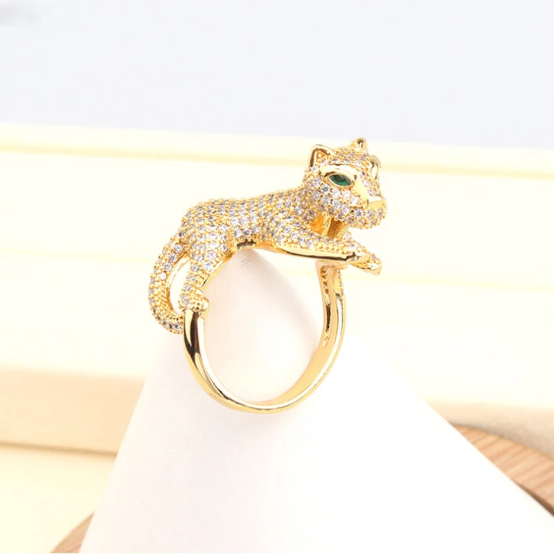Green-Eyed Leopard Titanium Steel Ring European American Fashion Retro Design Micro-Inlaid Zircon Luxury Accessory
Green-Eyed Leopard Titanium Steel Ring European American Fashion Retro Design Micro-Inlaid Zircon Luxury Accessory