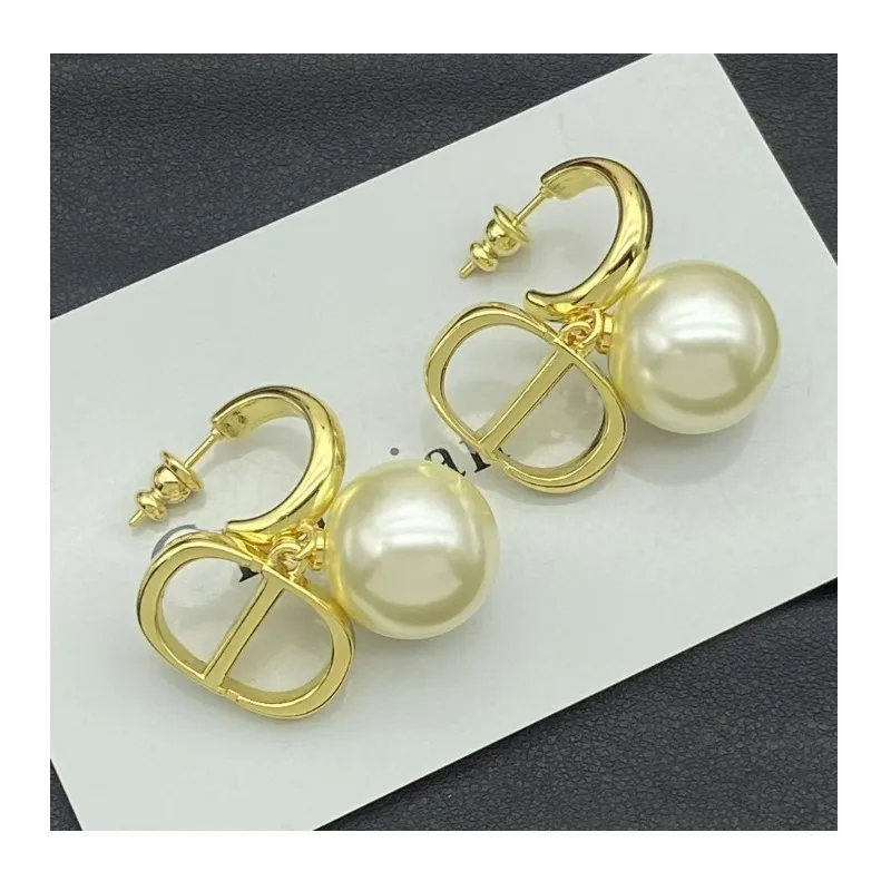 New Pearl Trend Fashion Stud Earrings Style Literary Retro Earrings Women's Direct Sales
New Pearl Trend Fashion Stud Earrings Style Literary Retro Earrings Women's Direct Sales