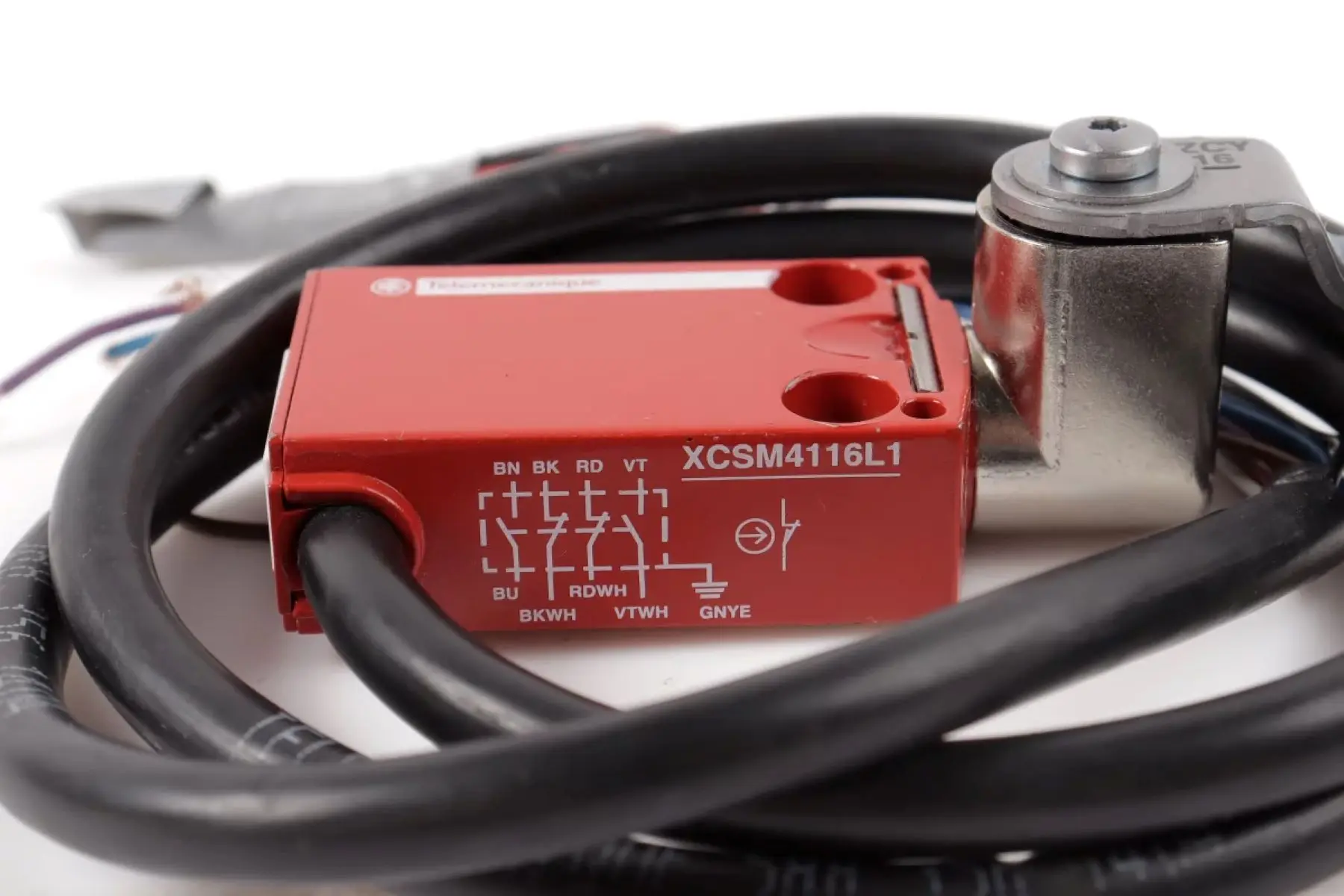 XCSM4116L1 Safety switch XCSM - metal - rotary lever - 2 NC + 2 NO - cable 1 m
XCSM4116L1 Safety switch XCSM - metal - rotary lever - 2 NC + 2 NO - cable 1 m