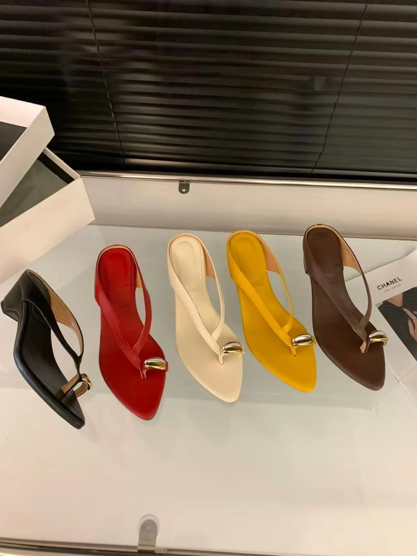 Women's Sandals French-style mid-high heeled red pointed-toe slip-on sandals for women perfect for summer 2026
Women's Sandals French-style mid-high heeled red pointed-toe slip-on sandals for women perfect for summer 2026