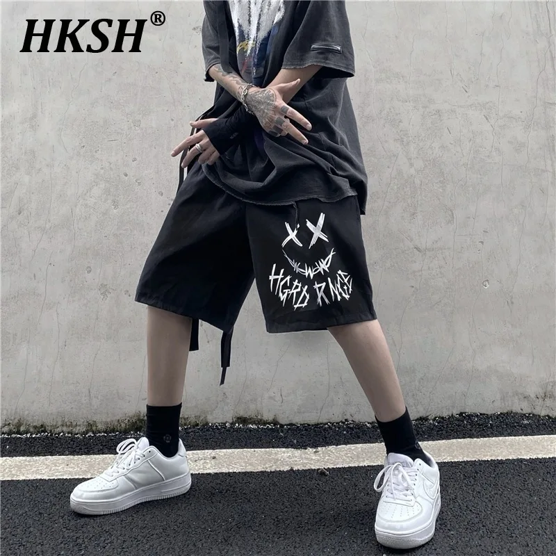 HKSH Летние новые мужские шорты с темным принтом в стиле хип-хоп, мешковатые капри, модная уличная одежда, модные шикарные тонкие брюки средней длины HK2367
HKSH Летние новые мужские шорты с темным принтом в стиле хип-хоп, мешковатые капри, модная уличная одежда, модные шикарные тонкие брюки средней длины HK2367