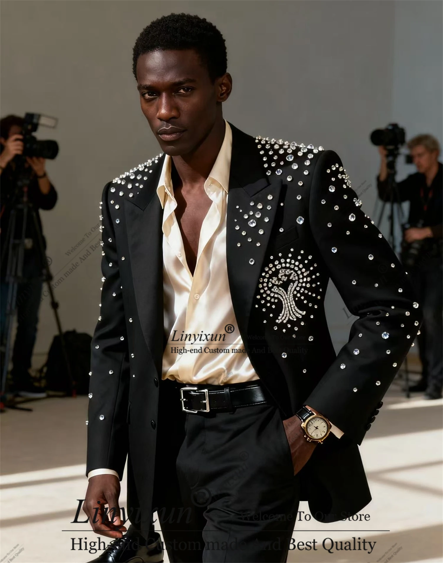 Unique Crystals Rhinestones Men Suits 2 Pieces Sets Groom Male Blazers Formal Slim Fit Ropa hombre Customized Wedding Tuxedos
Unique Crystals Rhinestones Men Suits 2 Pieces Sets Groom Male Blazers Formal Slim Fit Ropa hombre Customized Wedding Tuxedos