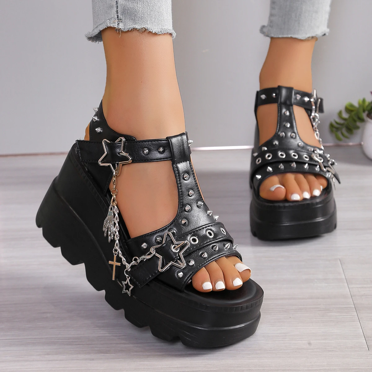 Punk Metal Buckle Platform Sandals Women 2026 Summer Rivet Decor Black Gothic Sandals Woman Plus Size 42 High Heeled Roman Shoes
Punk Metal Buckle Platform Sandals Women 2026 Summer Rivet Decor Black Gothic Sandals Woman Plus Size 42 High Heeled Roman Shoes