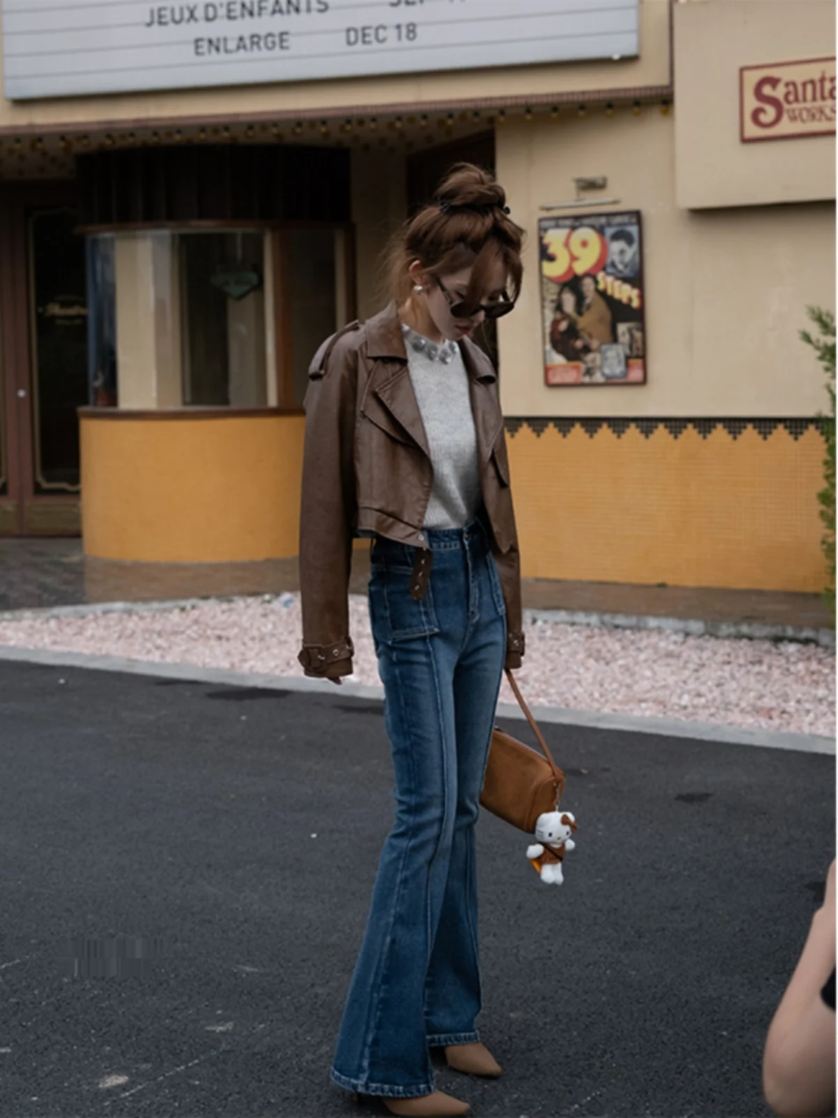 Женские джинсы с широкими штанинами и легким клешем, французский стиль, с завышенной талией, для повседневной носки, всесезонные, глубокий цвет
Женские джинсы с широкими штанинами и легким клешем, французский стиль, с завышенной талией, для повседневной носки, всесезонные, глубокий цвет