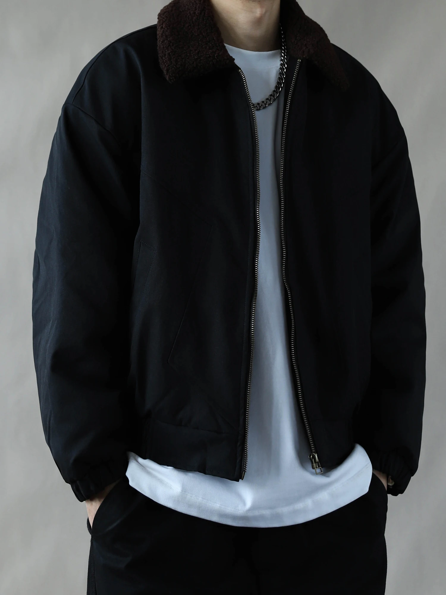 Мужская повседневная утепленная куртка-бомбер из хлопка в американском стиле, черная, на молнии, осенне-зимняя, премиум-класса, из полиэфирного волокна
Мужская повседневная утепленная куртка-бомбер из хлопка в американском стиле, черная, на молнии, осенне-зимняя, премиум-класса, из полиэфирного волокна