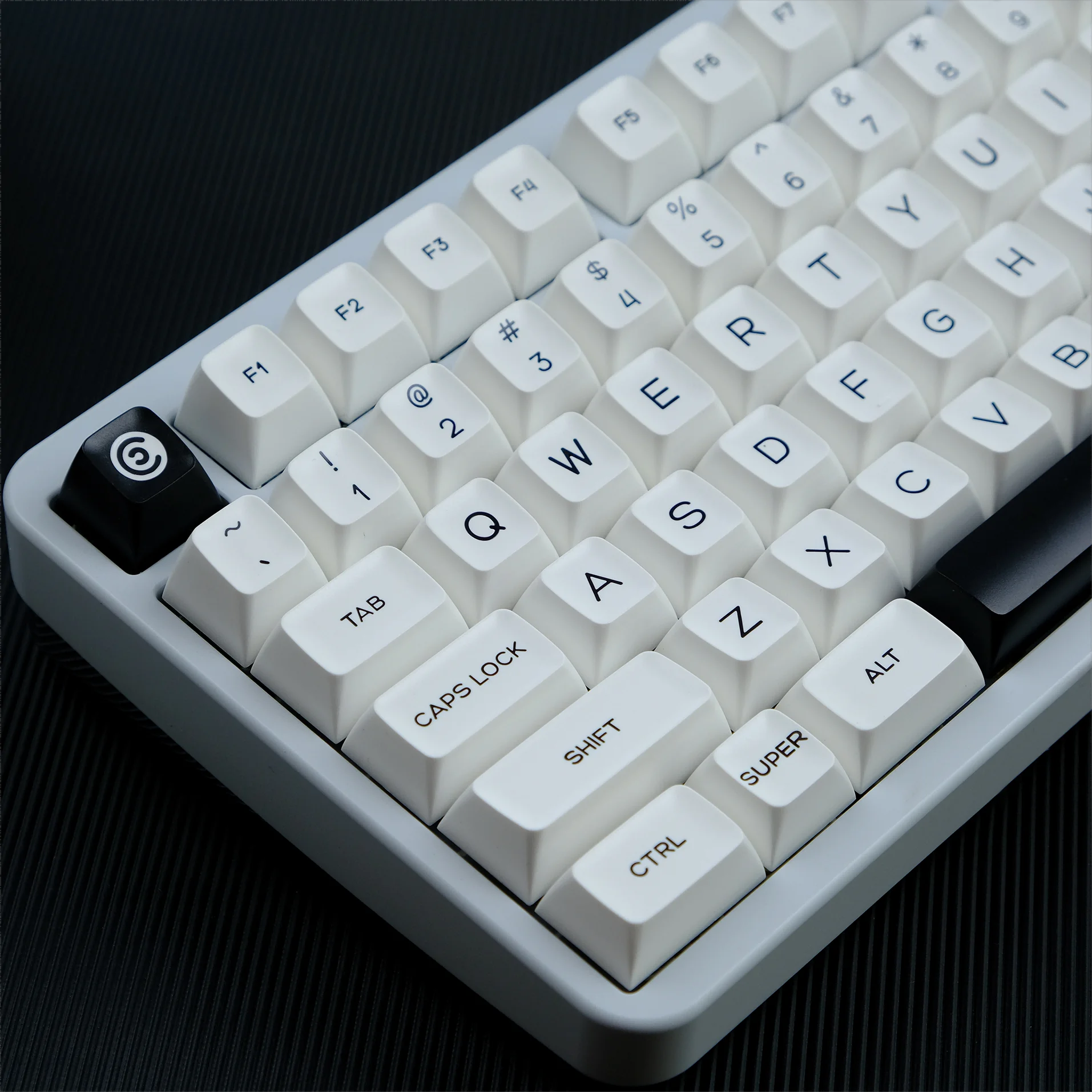 Black/white mechanical keyboard keycaps customized magnetic shaft PBT two-color injection molding large full set height
Black/white mechanical keyboard keycaps customized magnetic shaft PBT two-color injection molding large full set height